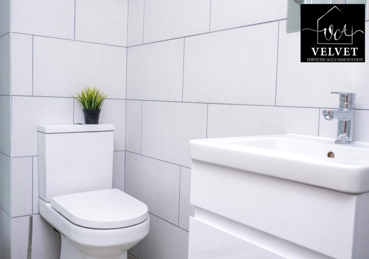 Апартаменти 1 Bed House , Free Wifi,Free Parking,Leasure,Business Свонсі Екстер'єр фото